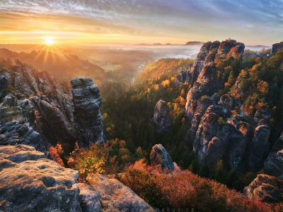 Sunrise above the land of sandstones --- Úsvit nad zemí pískovců