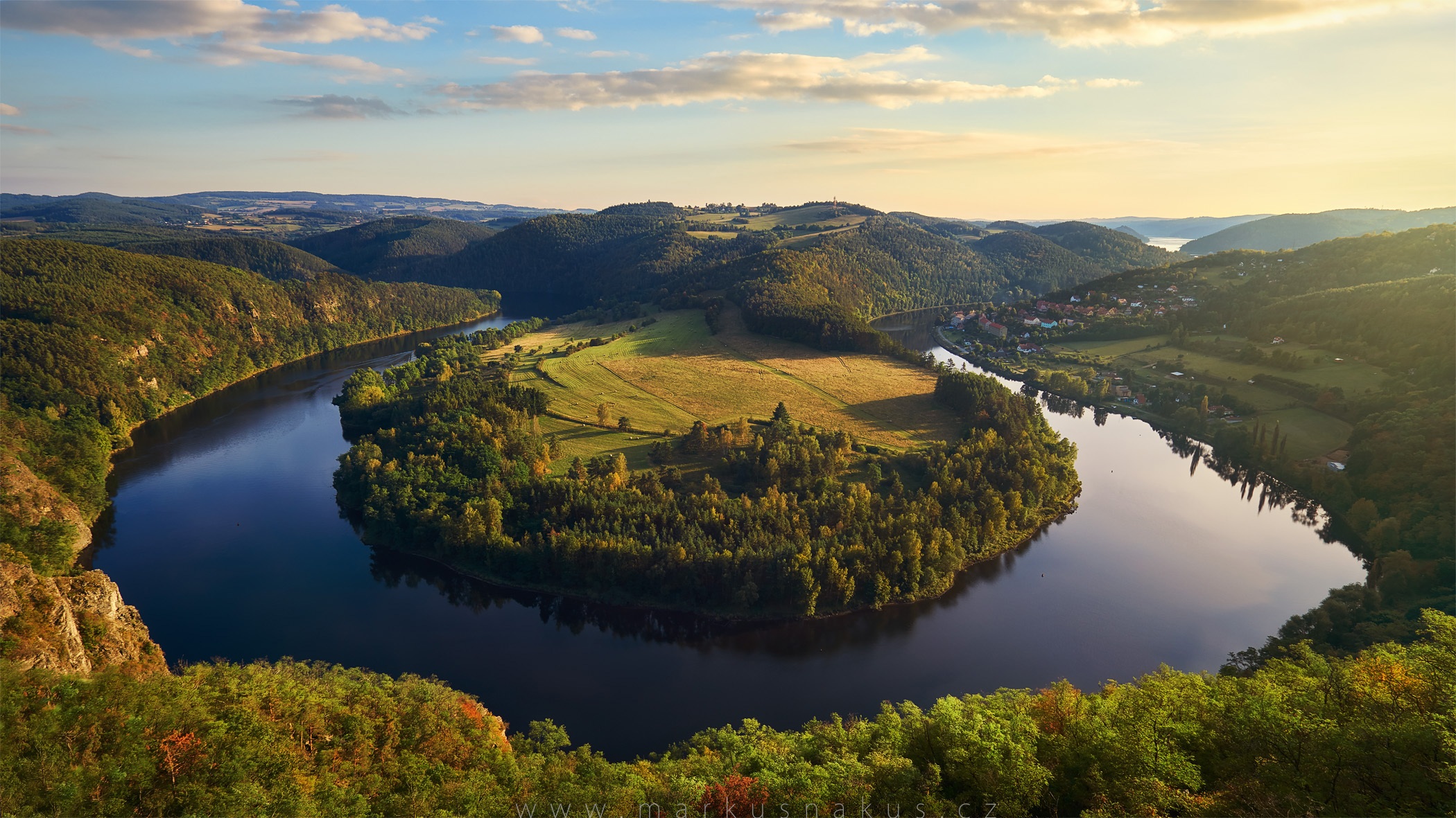 Vltava\'s horseshoe --- Vltavská podkova