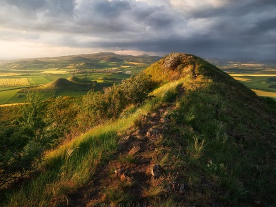 Jaro v Českém středohoří --- Springtime in Central Bohemian Uplands