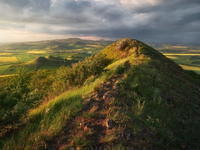 Jaro v Českém středohoří --- Springtime in Central Bohemian Uplands